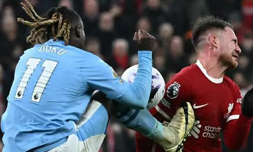 الدوري الإنجليزي يصدر حكمًا على حادثة ركلة الجزاء ماك أليستر وجيريمي دوكو