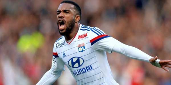 خطوات تفصل إنتقال لاكازيت إلى القادسية