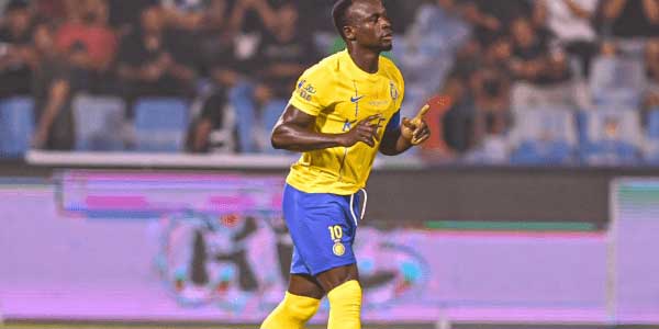 هل يغادر ساديو ماني النصر ؟