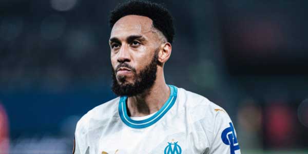 أوباميانج قريب من الدوري السعودي من بوابة القادسية