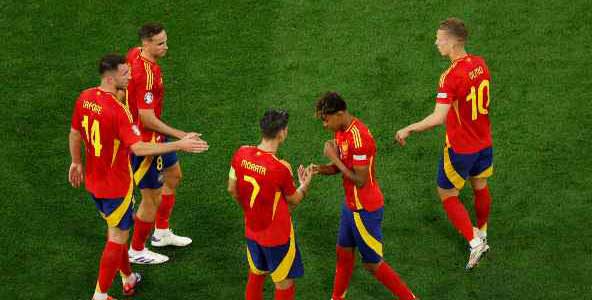 اسبانيا تهزم فرنسا و تبلغ نهائي اليورو