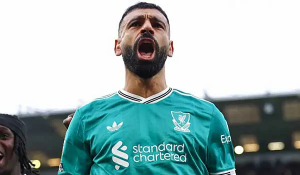 محمد صلاح يتجاوز أسطورة مانشستر يونايتد